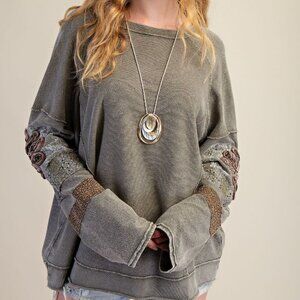 NWT Easel olive TUNIC LACE FLORAL ACCENTS S M L SWEATSHIRT
